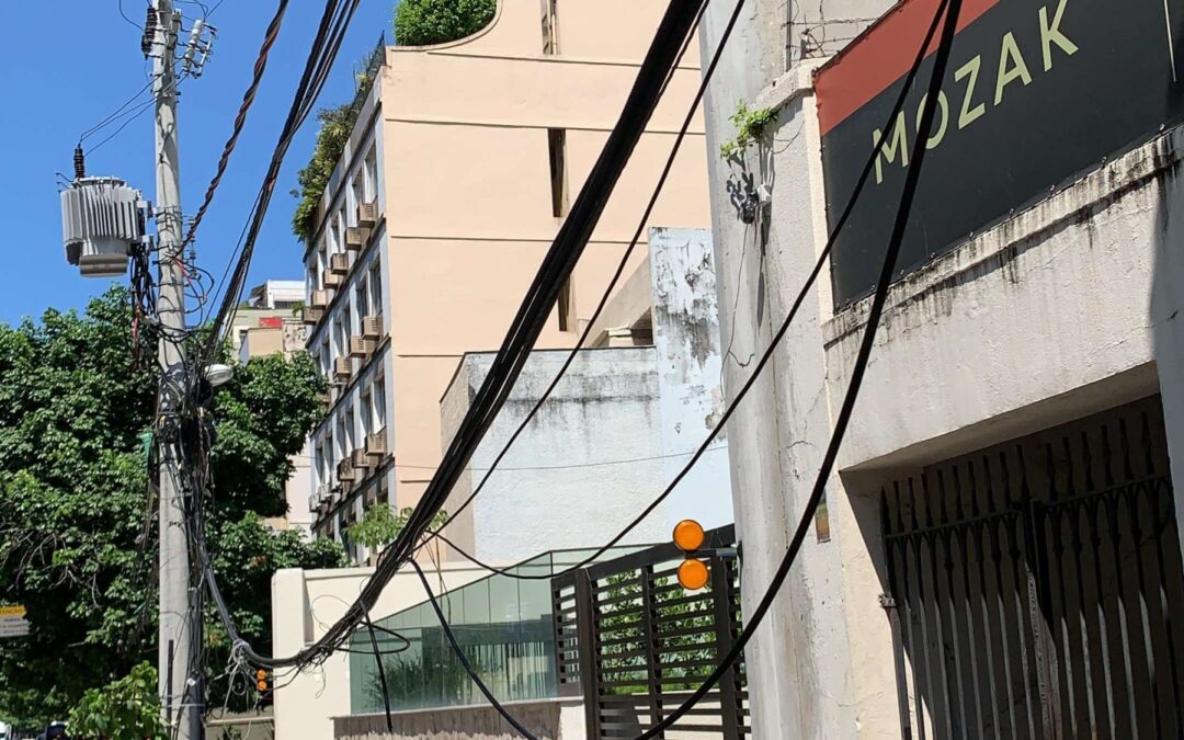 TEM MUITA COISA FORA DA ORDEM!