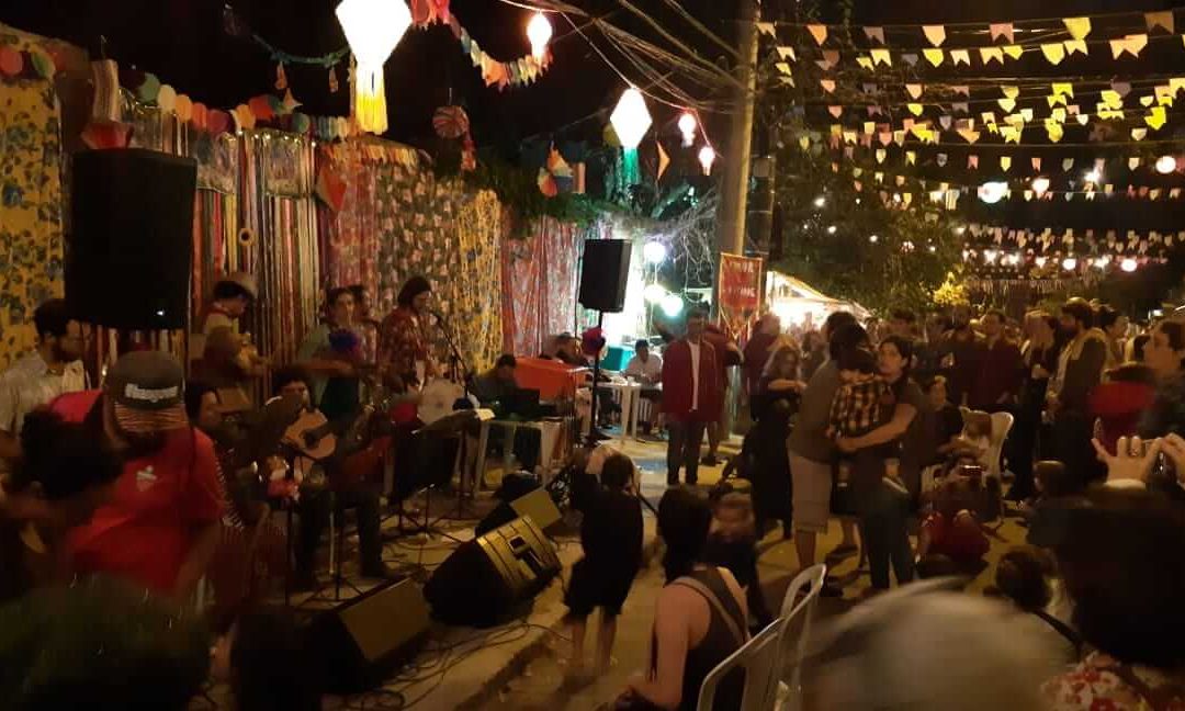 ARRAIÁS ANIMAM A REGIÃO