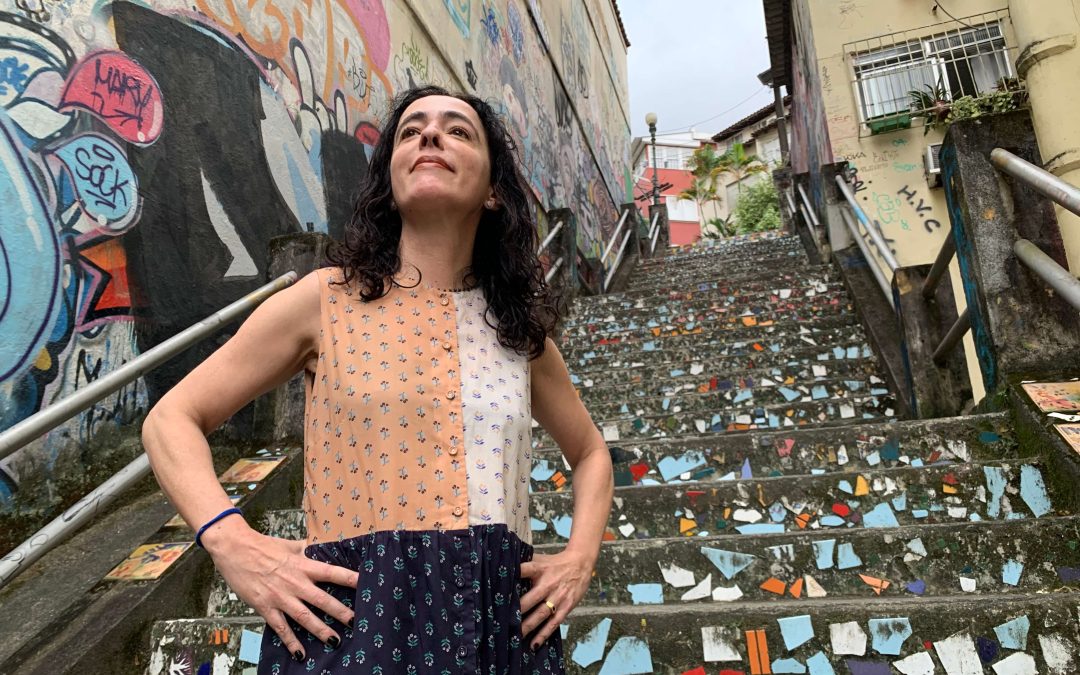 MULHER-ONÇA EM DEFESA DA CULTURA NACIONAL