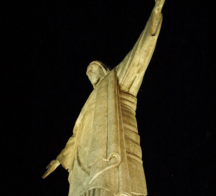 DE BRAÇOS ABERTOS PARA O MUNDO HÁ 90 ANOS