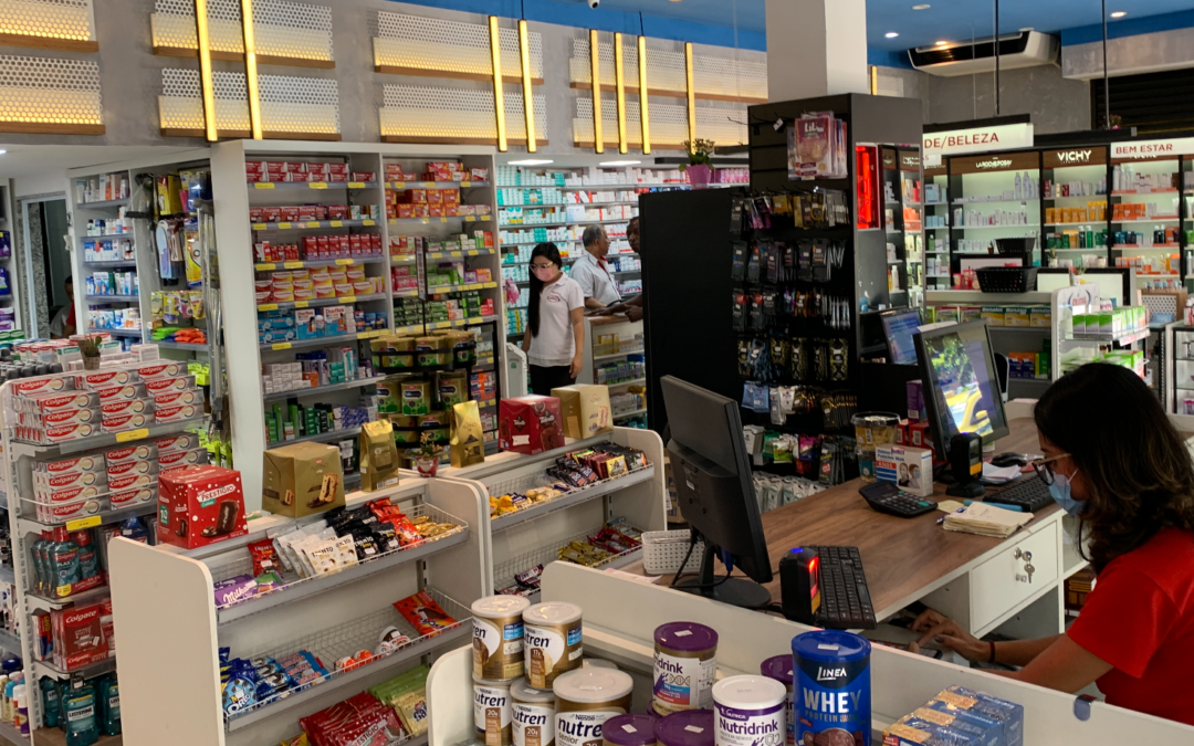 YES, NÓS TEMOS FARMÁCIAS PARA DAR E VENDER