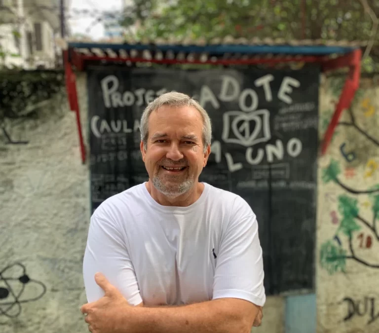 PROGRAMAS DE ADOÇÃO REVELAM  JOVENS TALENTOS
